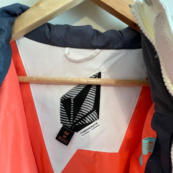 Volcom Women’s Winter Jacket / Ski Coat - Picture 4 of 6